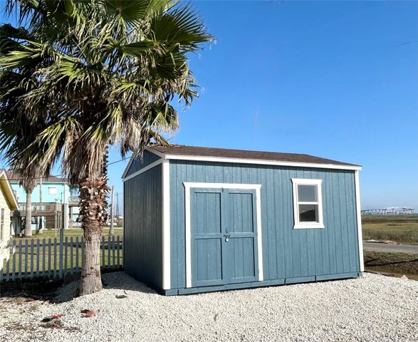 151 Neptune, Sargent, TX 77414