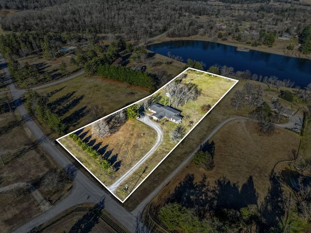 1020 Bunker Hill Dr, Arrington, TN 37014