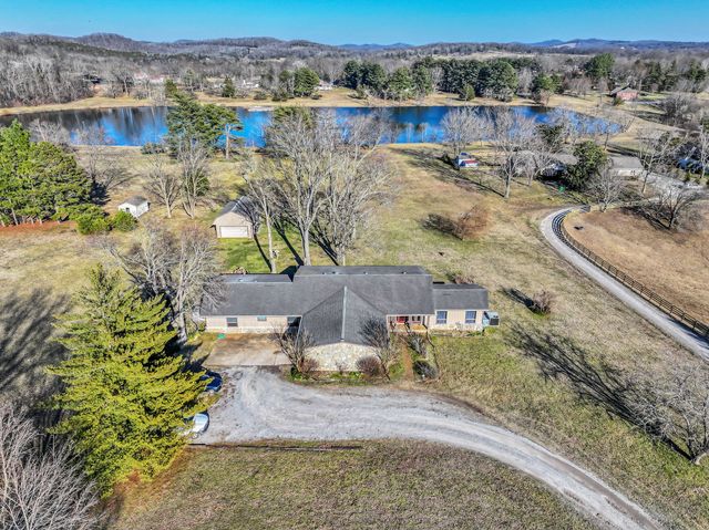 1020 Bunker Hill Dr, Arrington, TN 37014