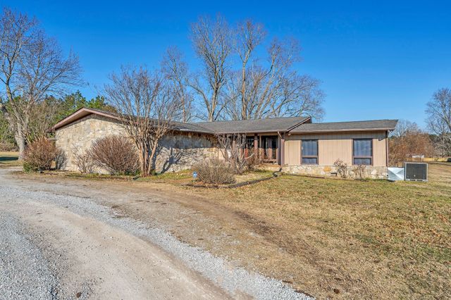 1020 Bunker Hill Dr, Arrington, TN 37014