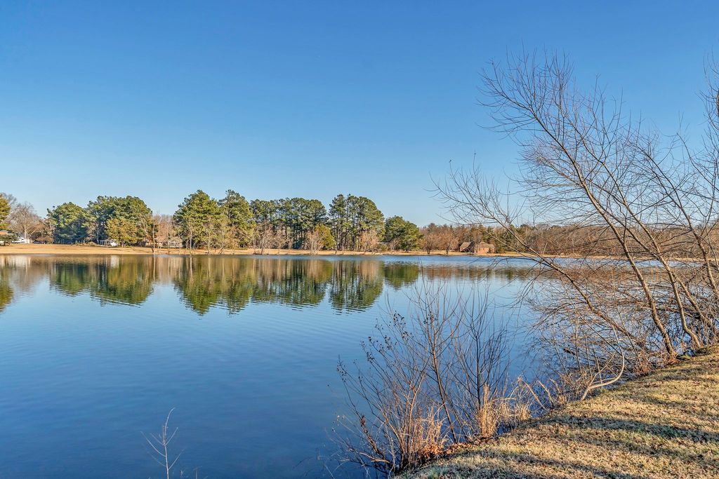 1020 Bunker Hill Dr, Arrington, TN 37014