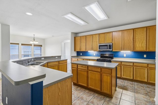 8703 Stoney Brook, Universal City, TX 78148