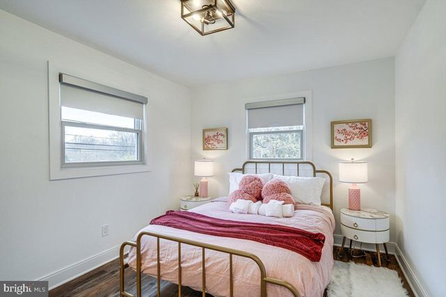 9817 FERNWOOD RD, Bethesda, MD 20817