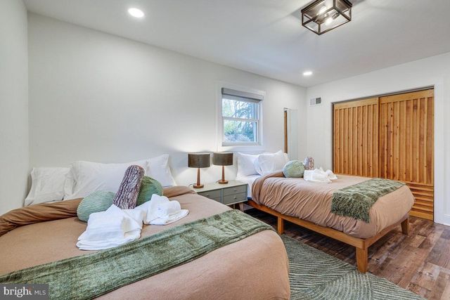9817 FERNWOOD RD, Bethesda, MD 20817