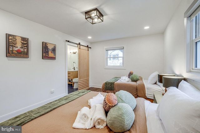 9817 FERNWOOD RD, Bethesda, MD 20817