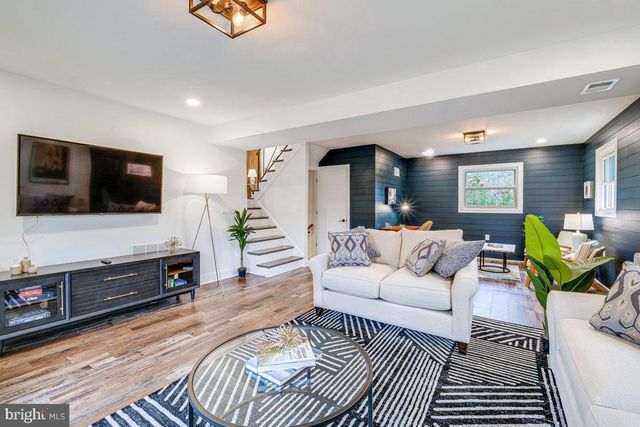 9817 FERNWOOD RD, Bethesda, MD 20817