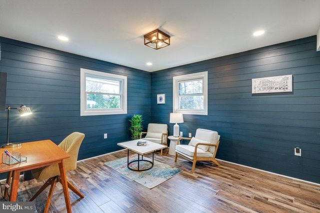 9817 FERNWOOD RD, Bethesda, MD 20817