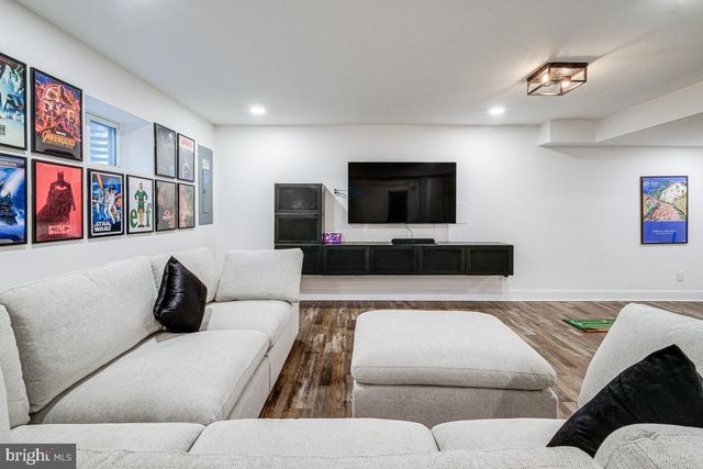 9817 FERNWOOD RD, Bethesda, MD 20817
