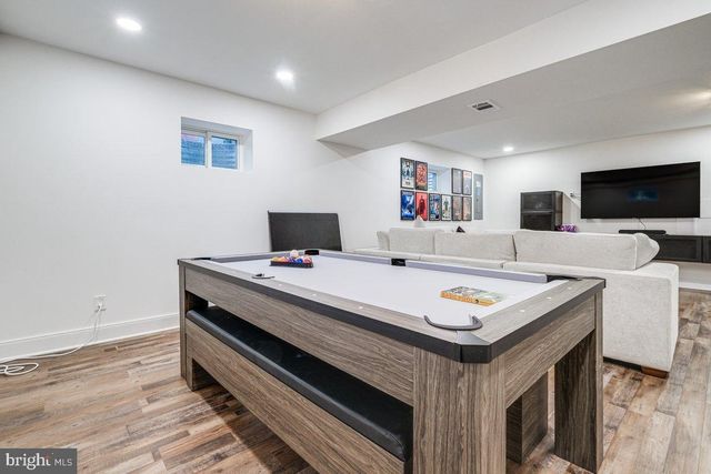 9817 FERNWOOD RD, Bethesda, MD 20817