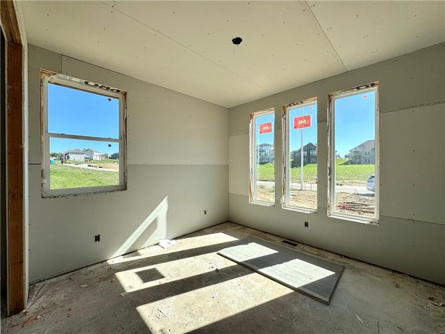 8404 NW 90th Terrace, Kansas City, MO 64153