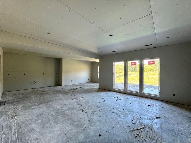 8404 NW 90th Terrace, Kansas City, MO 64153