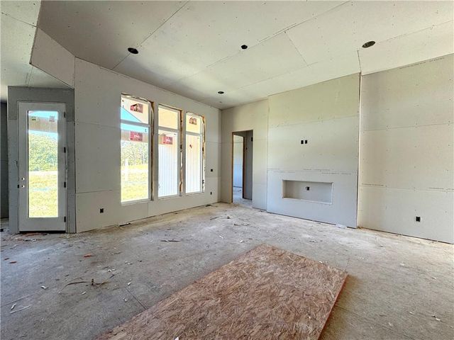 8404 NW 90th Terrace, Kansas City, MO 64153