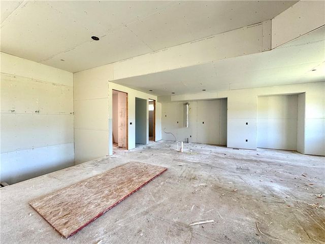 8404 NW 90th Terrace, Kansas City, MO 64153