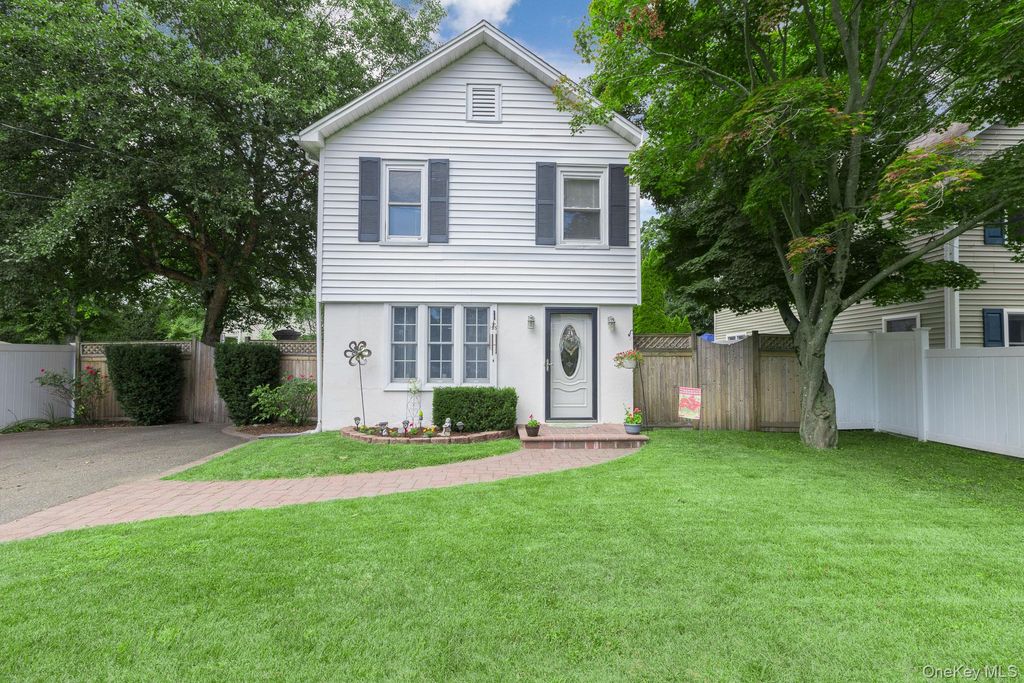 314 6th Avenue, Saint James, NY 11780 — exterior