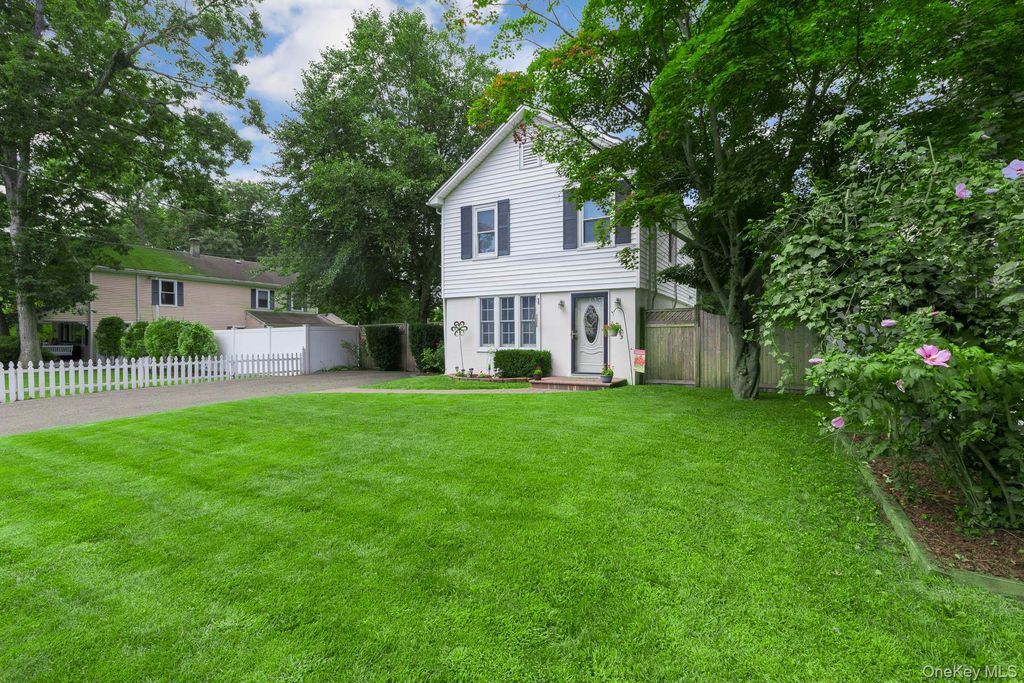 314 6th Avenue, Saint James, NY 11780 — photo 2