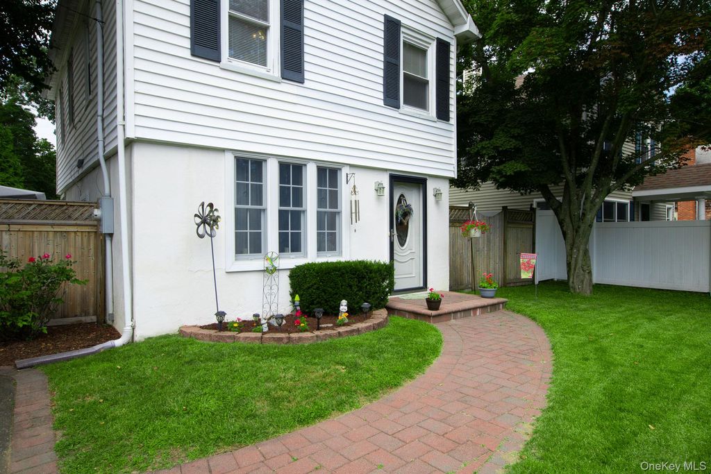314 6th Avenue, Saint James, NY 11780 — photo 5