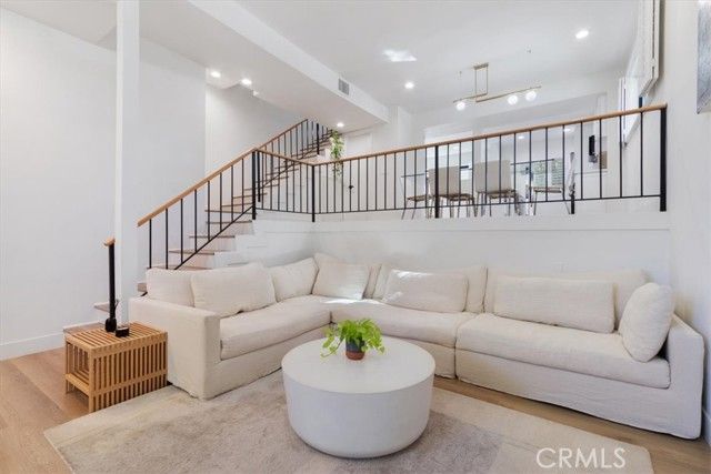 15133 Magnolia E, Sherman Oaks, CA 91403