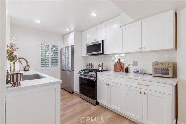 15133 Magnolia E, Sherman Oaks, CA 91403