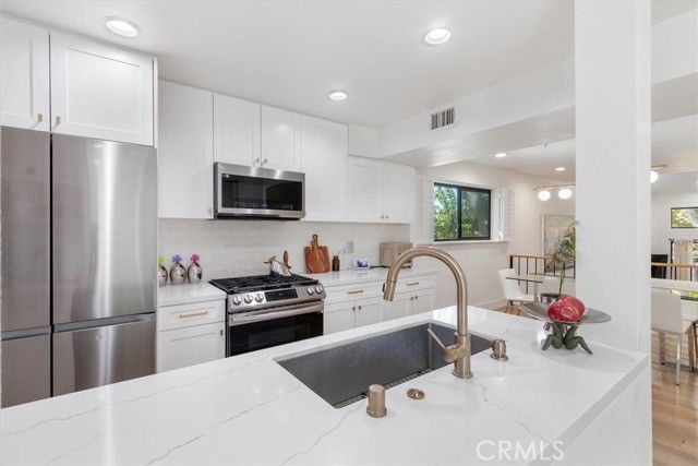 15133 Magnolia E, Sherman Oaks, CA 91403