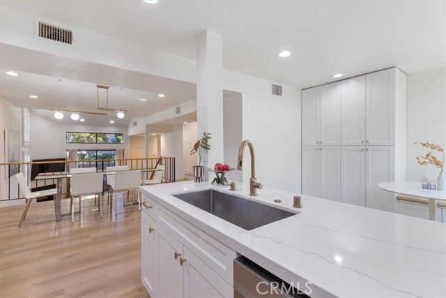 15133 Magnolia E, Sherman Oaks, CA 91403