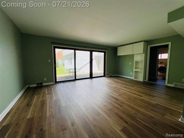 747 Jamaica Drive, Troy, MI 48083