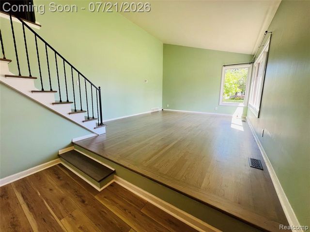747 Jamaica Drive, Troy, MI 48083