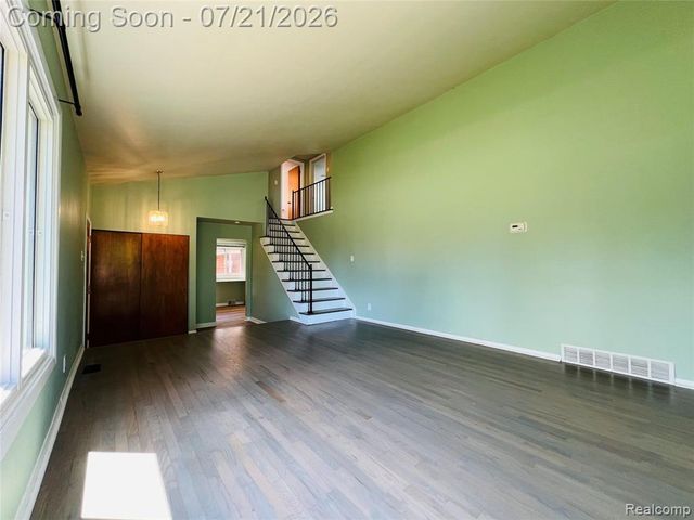747 Jamaica Drive, Troy, MI 48083