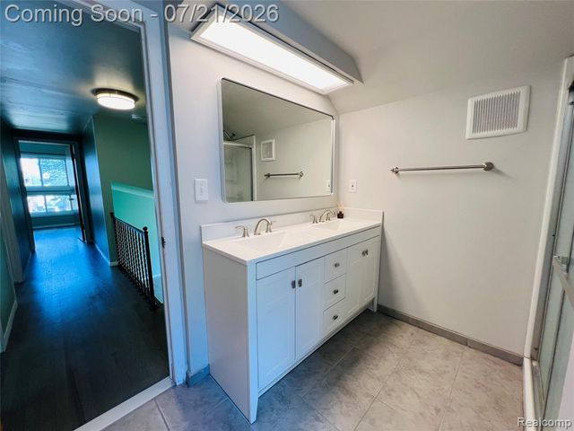 747 Jamaica Drive, Troy, MI 48083