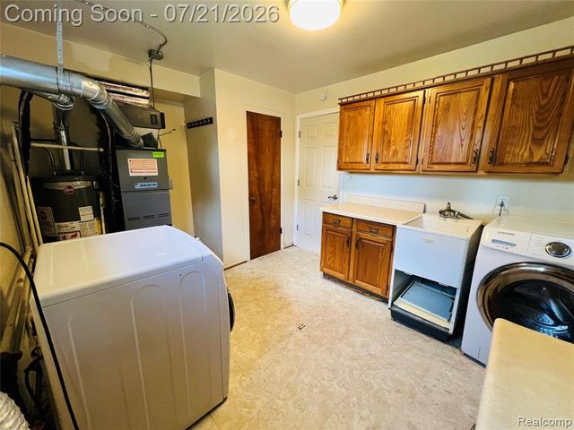 747 Jamaica Drive, Troy, MI 48083