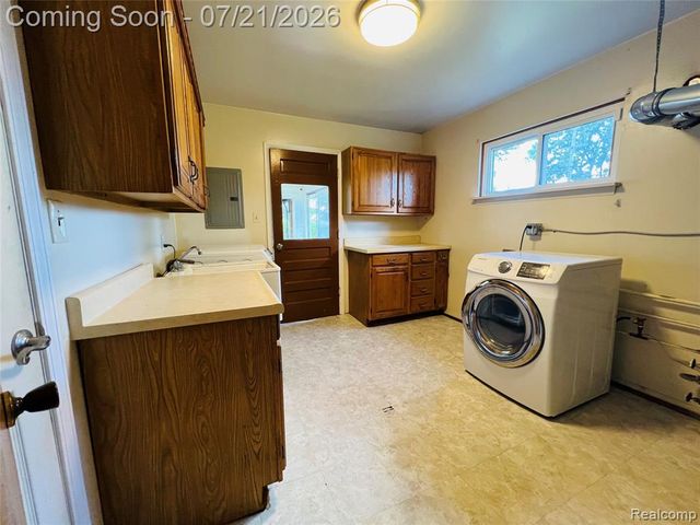 747 Jamaica Drive, Troy, MI 48083