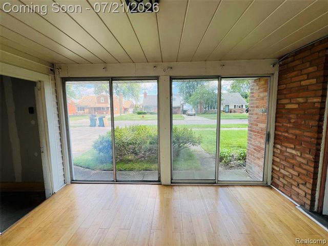 747 Jamaica Drive, Troy, MI 48083