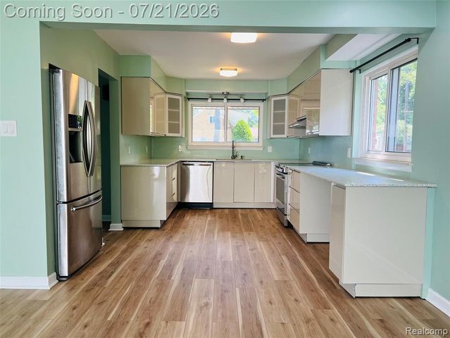 747 Jamaica Drive, Troy, MI 48083