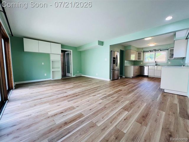 747 Jamaica Drive, Troy, MI 48083