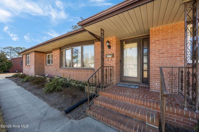 205 Fenton Place, Jacksonville, NC 28540