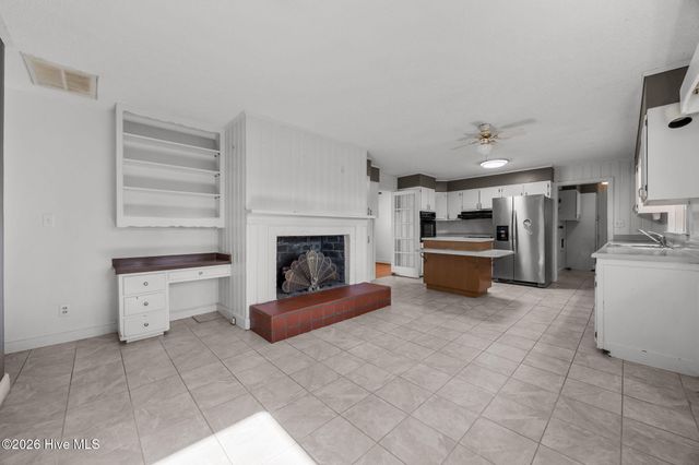 205 Fenton Place, Jacksonville, NC 28540