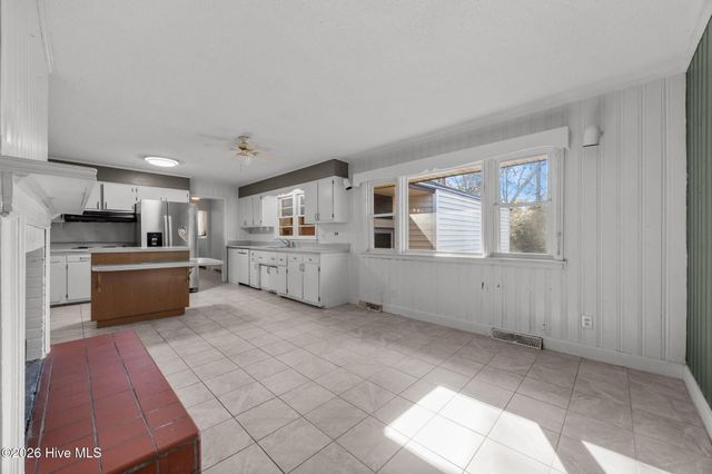 205 Fenton Place, Jacksonville, NC 28540