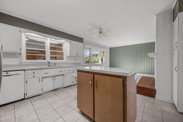 205 Fenton Place, Jacksonville, NC 28540