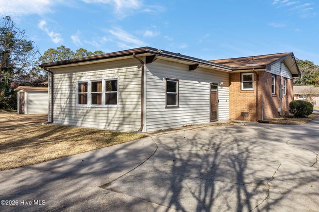 205 Fenton Place, Jacksonville, NC 28540