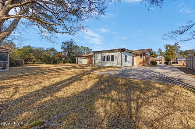 205 Fenton Place, Jacksonville, NC 28540