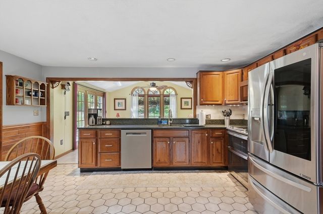 12 Heritage Drive, Woburn, MA 01801