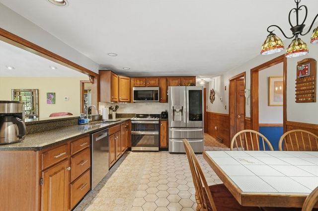 12 Heritage Drive, Woburn, MA 01801