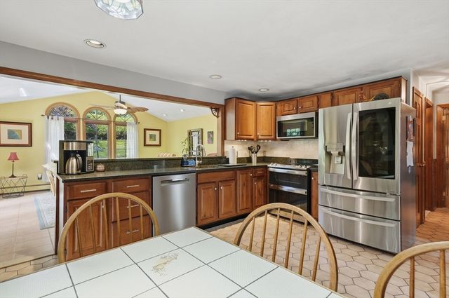 12 Heritage Drive, Woburn, MA 01801