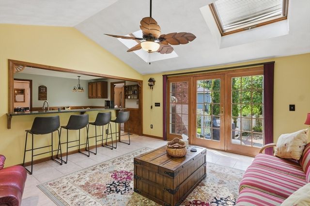 12 Heritage Drive, Woburn, MA 01801