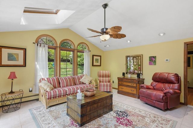 12 Heritage Drive, Woburn, MA 01801