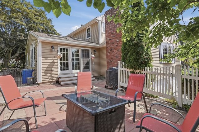 12 Heritage Drive, Woburn, MA 01801