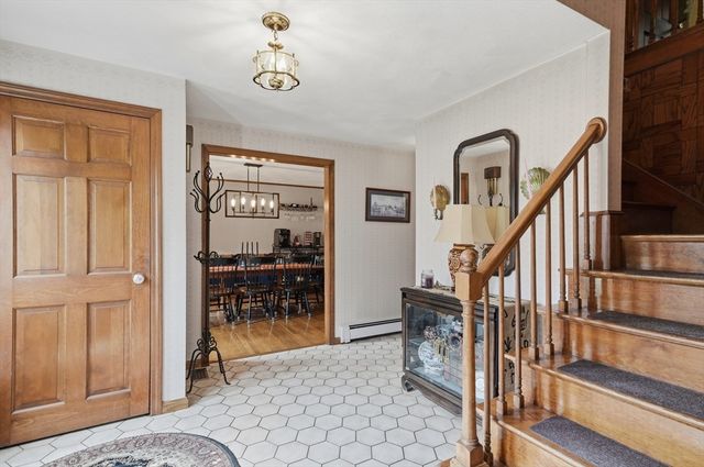12 Heritage Drive, Woburn, MA 01801