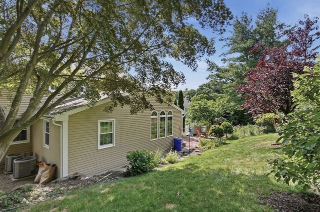 12 Heritage Drive, Woburn, MA 01801