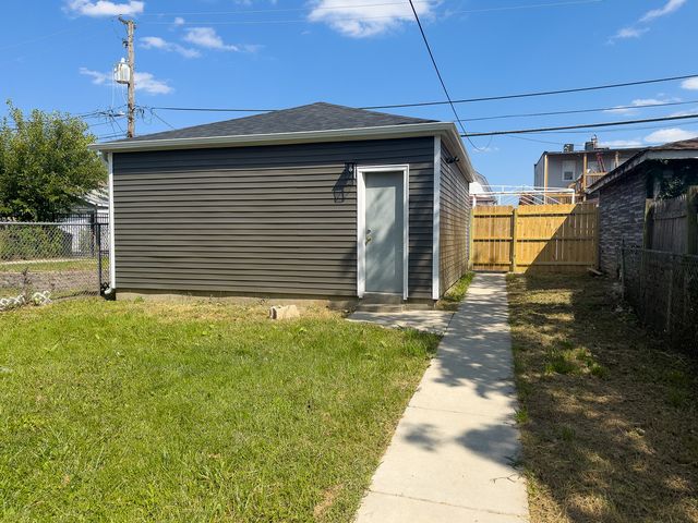 5735 S Fairfield Avenue, Chicago, IL 60629