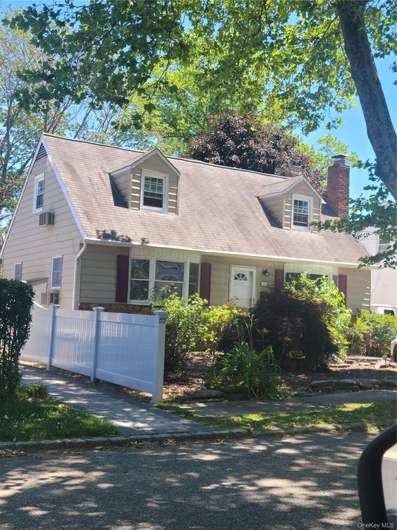 424 6th Street, East Northport, NY 11731