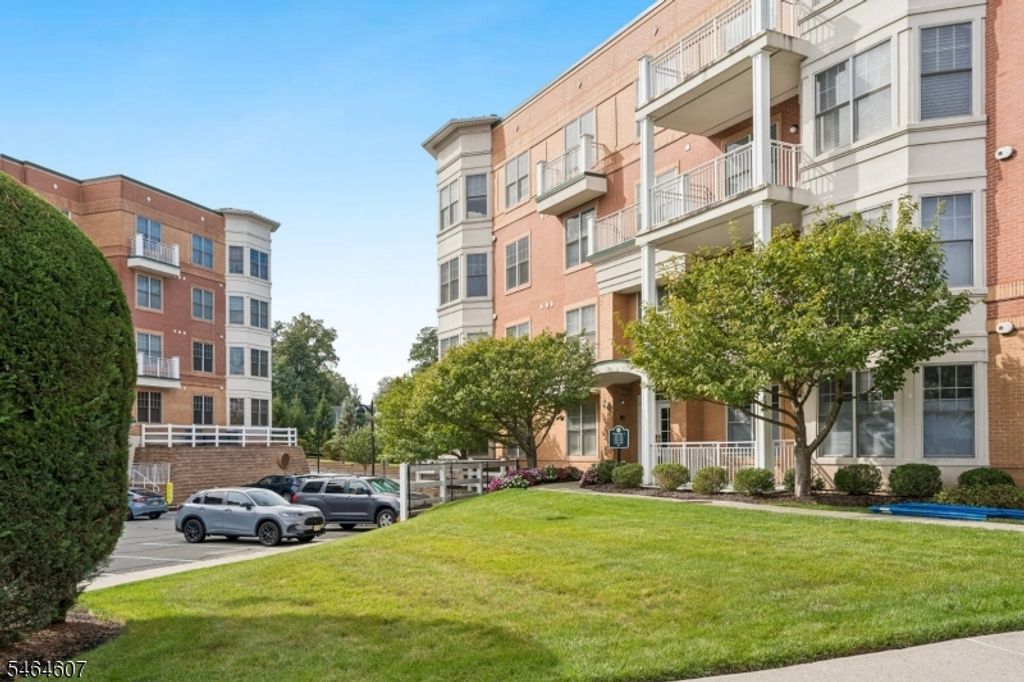 3109 Pointe Gate Dr, Livingston Twp., NJ 07039 — exterior